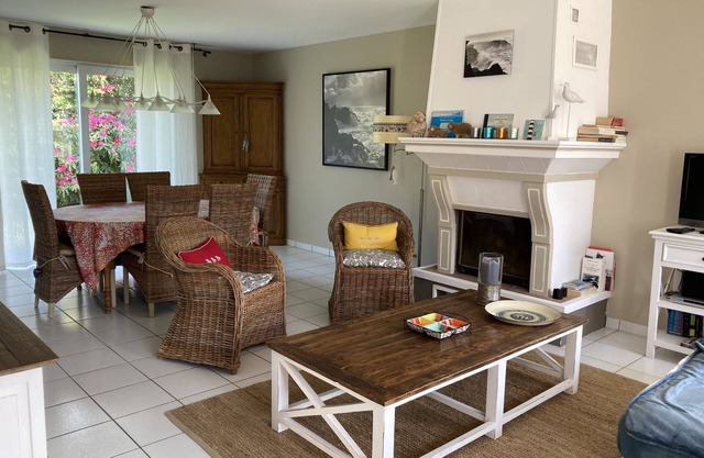 Spacious, super-equipped villa for 8 people, bright and comfortable.