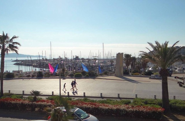 Spacious T3 with terrace and pool in Cavalaire-sur-Mer