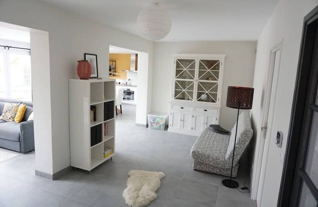 Spacious T5 house, wifi, garden, near beach.