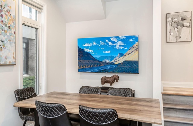 Spacious Townhouse near Square One