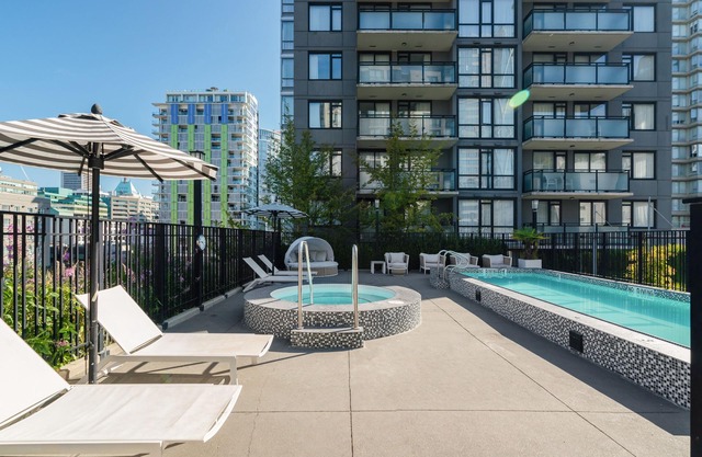 Spacious Two Bedroom Apartment Located Near Yaletown