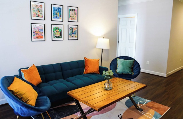 Spacious two-level townhome in Alexandria, Va