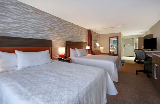 Spacious Units Perfect for Family Getaways Near Delano District