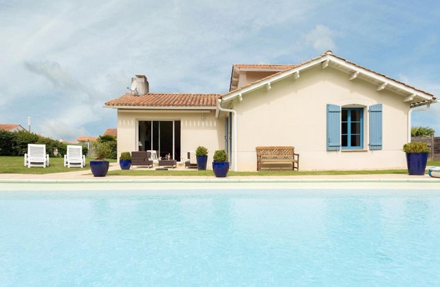 Spacious villa with private swimming pool