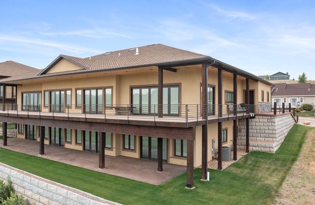 Spacious w/Amazing View, Large Deck Spacious Open Plan Near Spearfish
