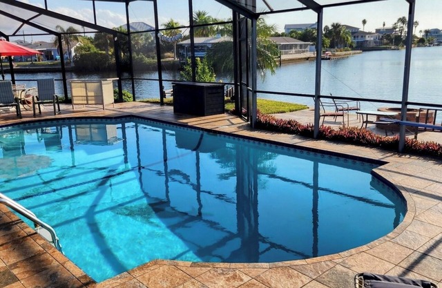 Spacious Waterfront with heated swimming pool. 5-bedroom home in Hernando Beach
