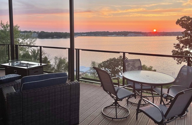 Spacious Waterfront Corner Condo at Bridges Bay with 6 daily waterpark passes.