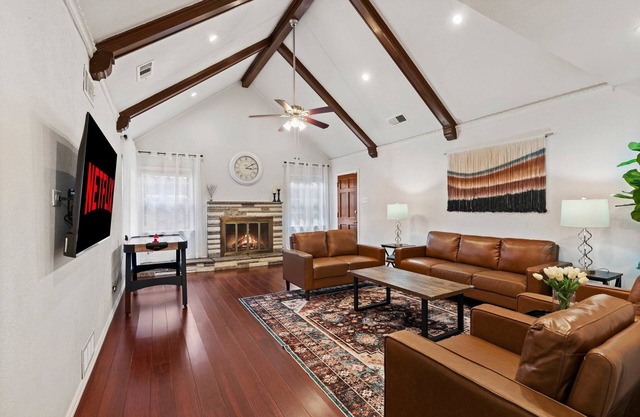 Spacious yet cozy 4-bedroom house in a PRIME Location in Dallas!