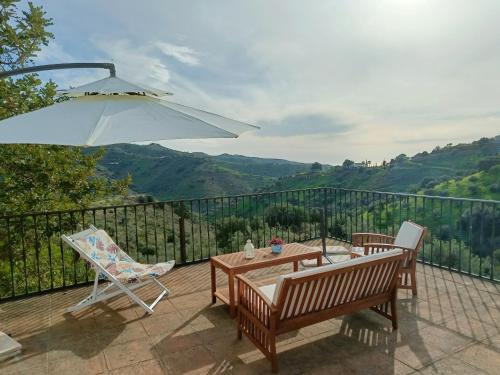 Spanish house with Large Terrace and Sea View, 30 minutes from Malaga