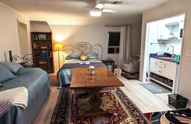 Sparkling Clean, Private & Quiet! Amazing Ocean Views [2]