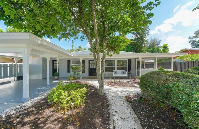 Sparkling Rental Close to Beaches and Downtown