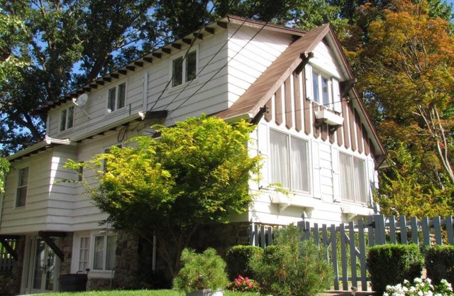 Sparta, NJ - Lakeside Retreat Only An Hour Away From NYC