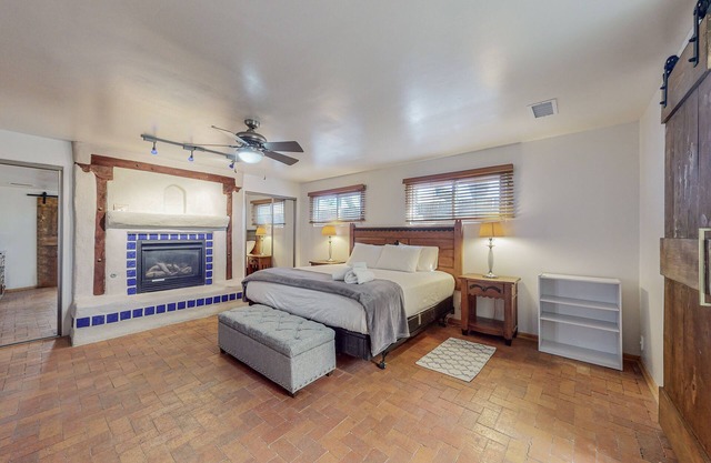Special 50% off: UNM/Knobhill 1King BR-Retreat