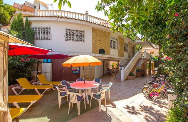SPECIAL OFFER ! House with garden, 500 meters beach, 4 km Alicante capital