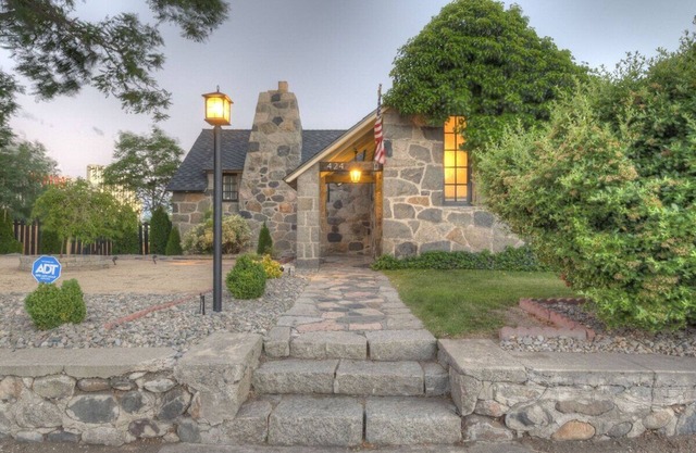 *Special Rate*Stone Minerva Estate~Groups~Downtown