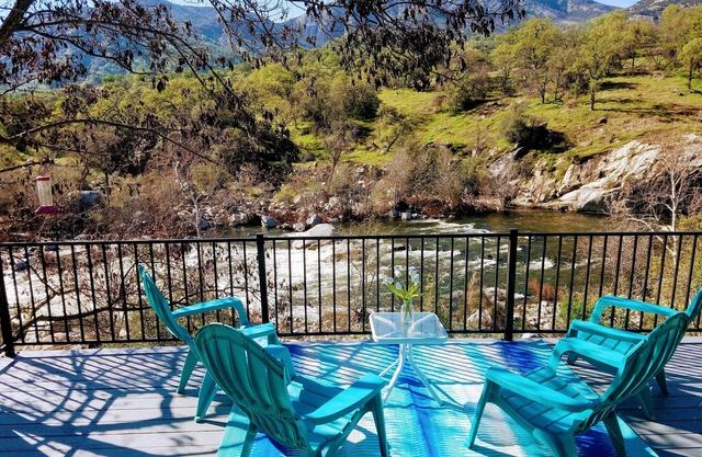 *Specials* 😍 Stunning Main Fork "Kaweah River House" -1/2 Mile to Sequoia Park