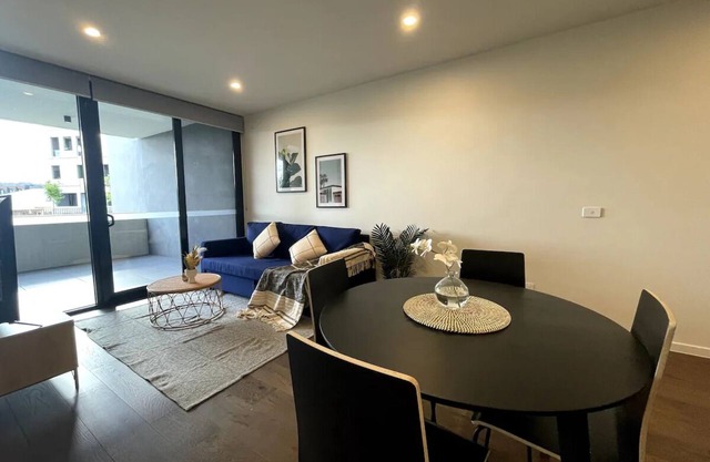 Specious apartment in Kingston, centrally located place.