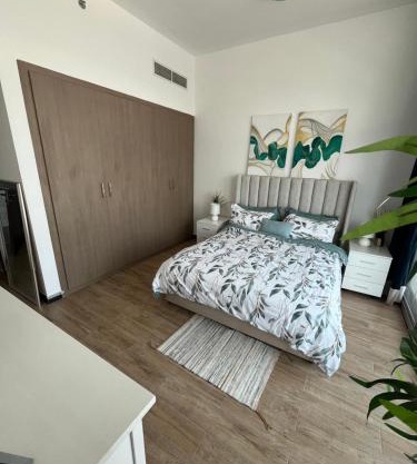 Specious cosy bedroom in Al Sufouh