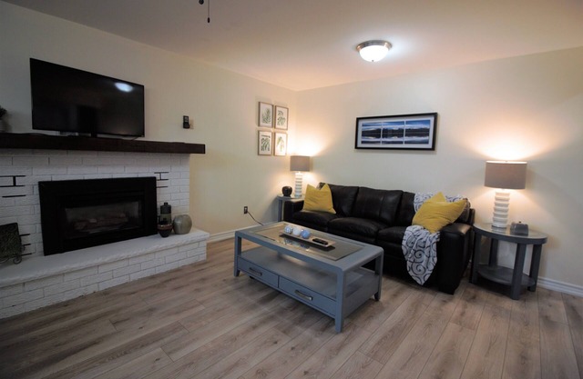 Specious Executive Apartment Minutes from Barrie Waterfront parks