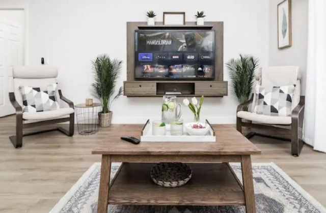 SPECTACULAR 1655 sq ft, 3 bedroom Platinum Condo, 25 minutes from Disney