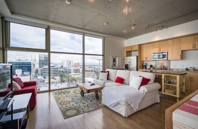 Spectacular 270 degree view- Clean and full of amenities