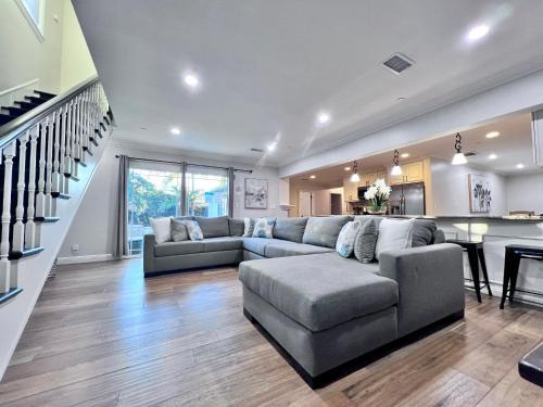 Spectacular 5 Bedroom, 4 Bath Pool Home Near Disney
