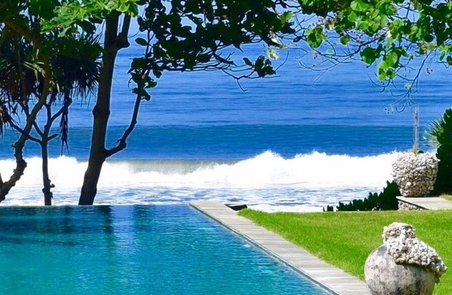 Spectacular Beachfront 5BR Villa, Tabanan - Perfect Getaway Spot!