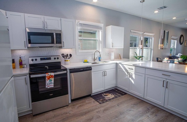 Spectacular Brand New 4br/2.5ba Near DT/Riverwalk