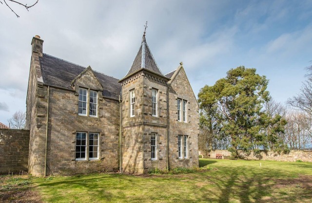 Spectacular country house outside St Andrews - Sleeps 10