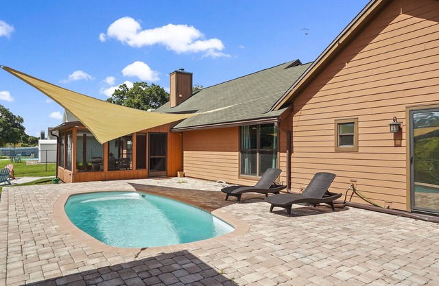 Spectacular home with outdoor POOL and LAKE view (62nd St N)
