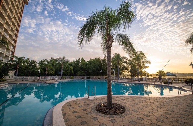 Spectacular Lakefront Condo at Disney's Doorstep - just 1 mi. to Disney Springs!