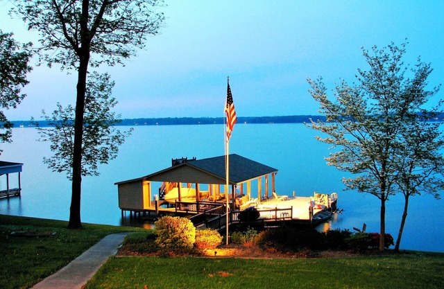 Spectacular - Main Lake Home - Huge Dock - Sleeps 18