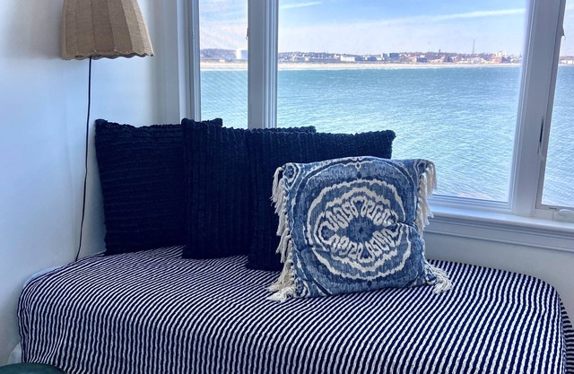 Spectacular OCEANFRONT apt near BOSTON, SALEM + Logan Airport