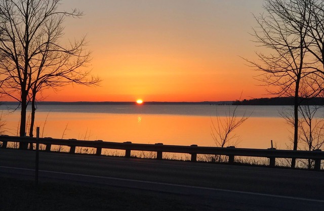 Spectacular Views, Private Waterfront, Prime Location & Sleeps 10