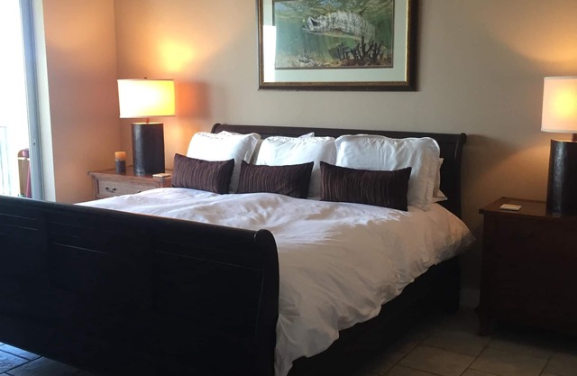 Spectacular waterfront condo minutes to Boca Grande