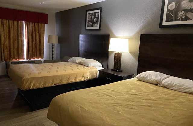 Speedway Inn & Suites