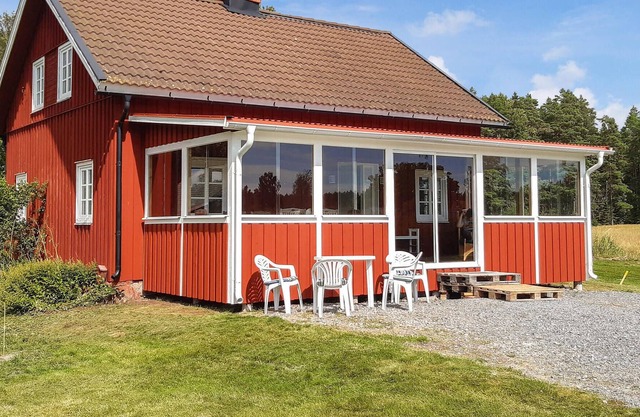 Spend a relaxing vacation in this vacation home with a beautiful view of the countryside.