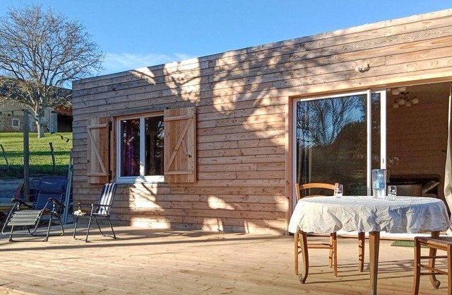 Spend a relaxing vacation in this inviting cottage!