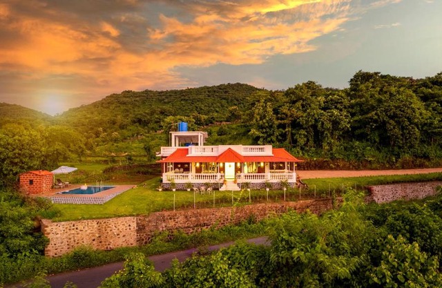 Spicy Mango Ocean Paradise - Luxurious Sea View Villa In Alibaug