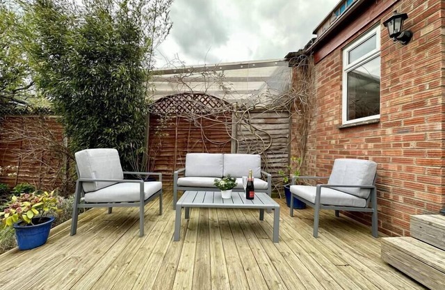 Splendid 3 Double Bedroomed House near Oxford