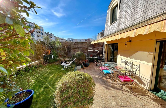 Splendid House, Jacuzzi and Private Gardens Paris