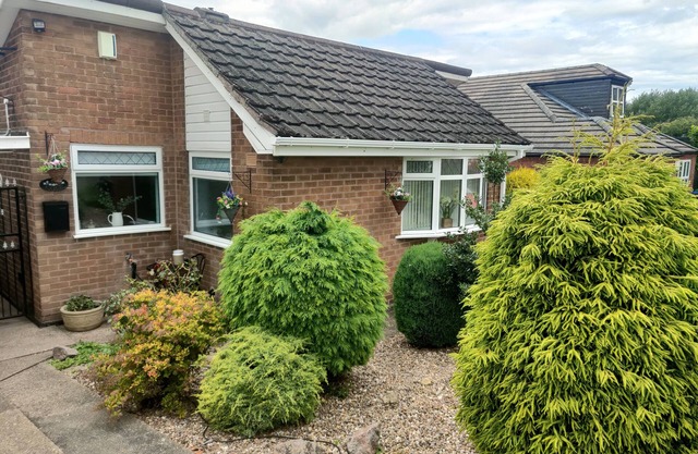 Split Level Bungalow - Sleeps4 - Close to walks