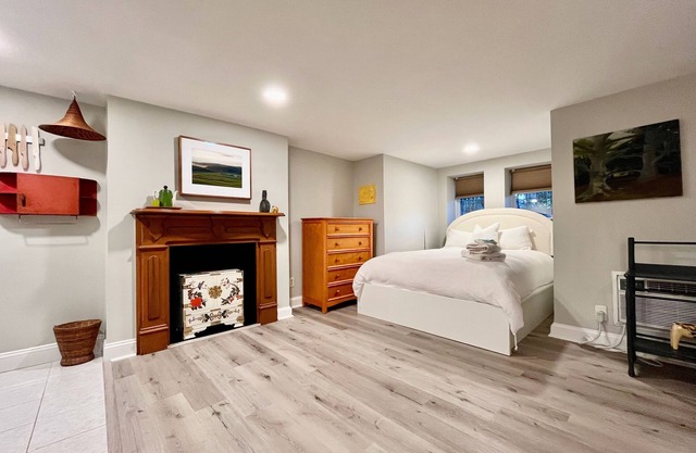 Spotless Capitol Hill Studio, 5-Min Walk to Metro!