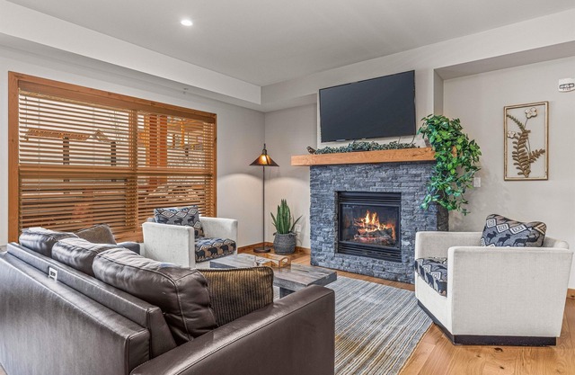 Spring Creek Spacious Luxury at White Spruce Lodge