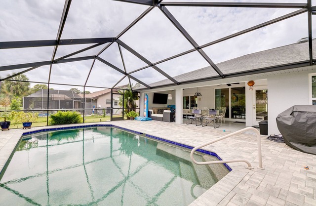 Spring Hill Home - Pool, Grill & Golf Course Views