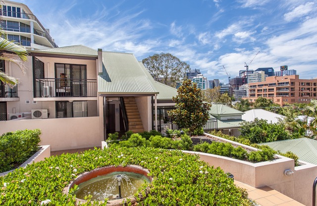 Spring Hill Mews Apartments