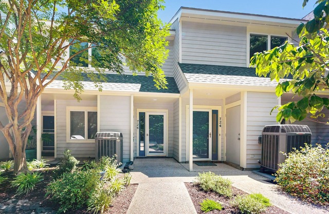 Spring Lake Condo with balcony, free WIFI, W/D, shared pool