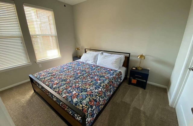 Spring Modern 1 BR King Long term fully equipped