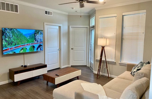 Spring Modern 2B2B king Fully equipped Long term