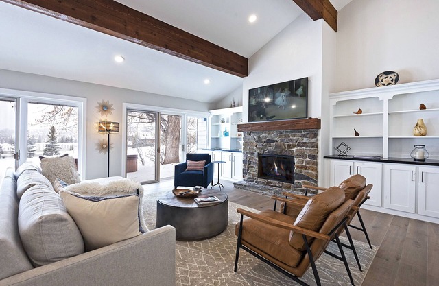 Spring Stay in Park City - Fairway Views Luxury Townhome +Hot Tub